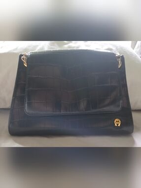 Etienne Aigner Black Leather Croc-Embossed Shoulder Bag